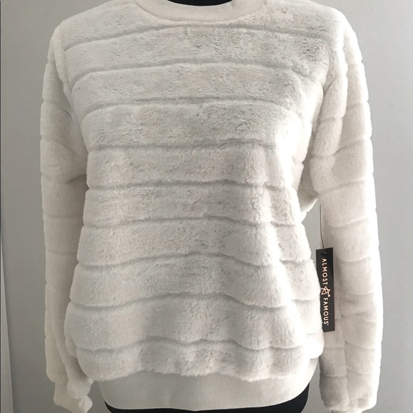 🐇New, Size Large🐇Soft Fuzzy Sweatshirt🐇 - Picture 2 of 6